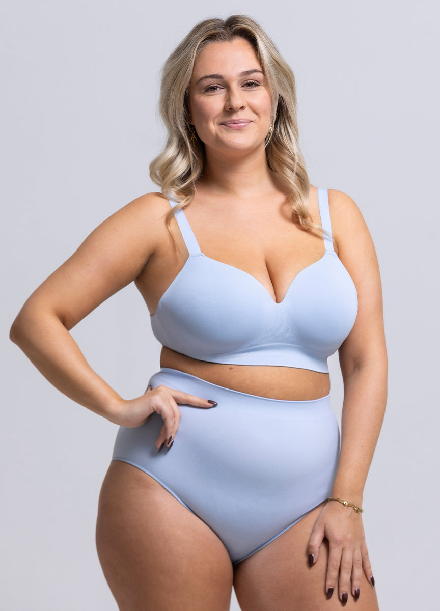 <div>Tess heeft cup 85D en draagt maat L</div><span>