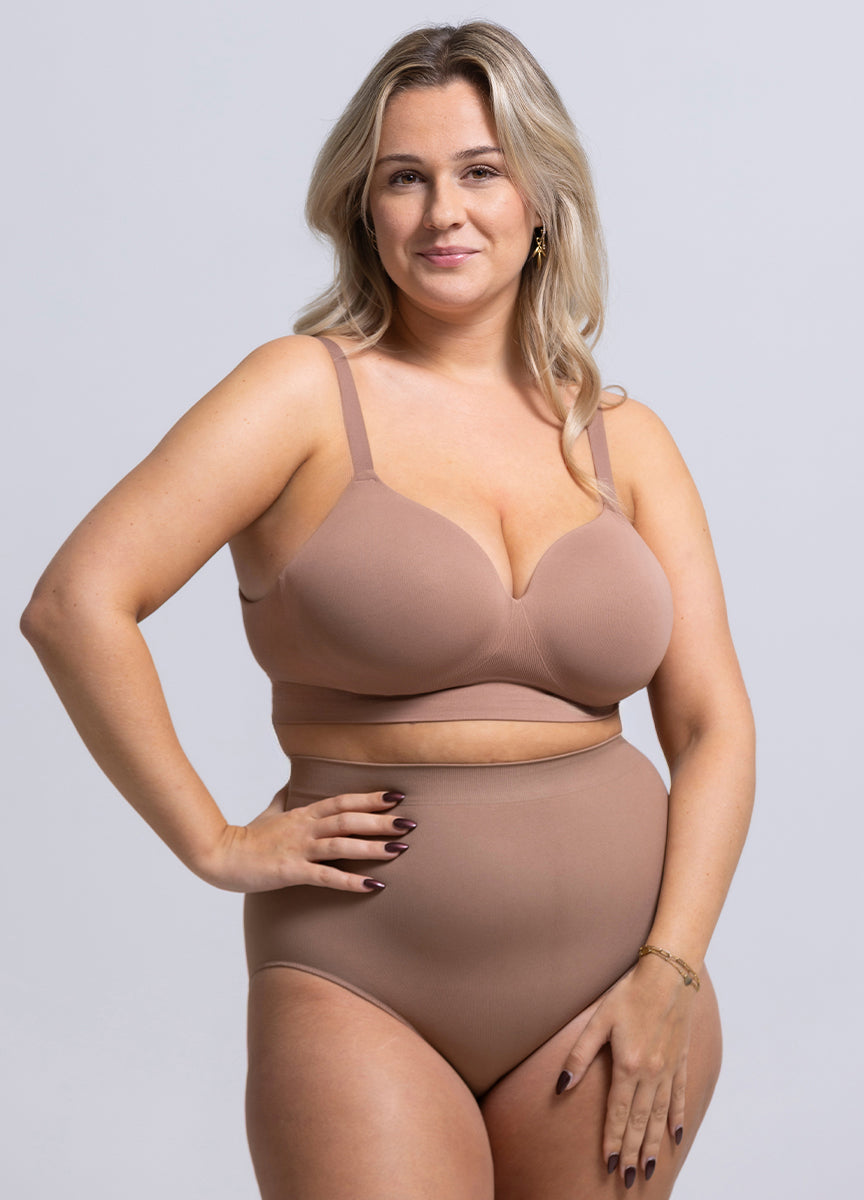 <div>Tess heeft cup 85D en draagt maat L</div><span>