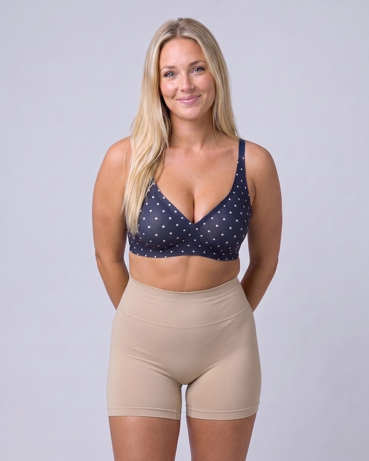 Jelly Full Coverage BH in navy met stippen, gedragen